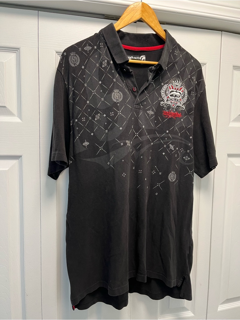 Y2K Ecko Unlimited Black Polo with Crest Embroidery and Subtle Gray Pattern